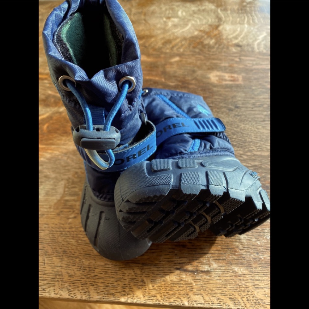 Sorel snow boots size little boy 5